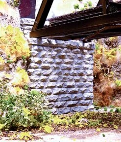 Chooch Enterprises Single Cut Stone Bridge Abutment -- Single Track 3-1/2 X 3-3/4" - HO
